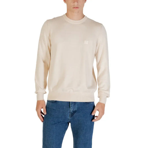 Beige men’s crewneck sweater displayed as a stylish and comfortable clothing item