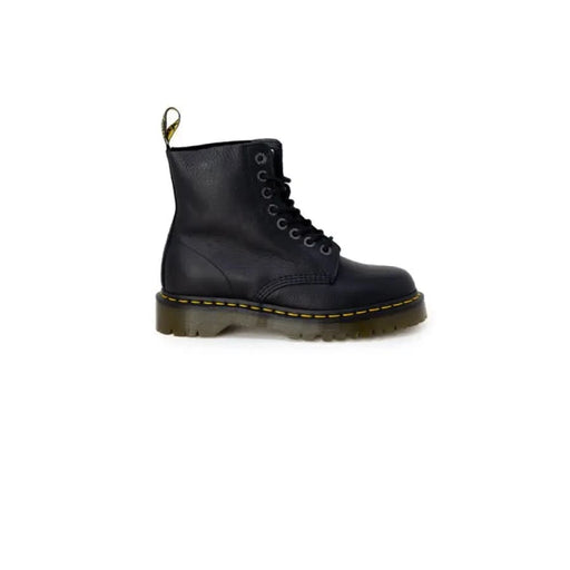 Dr. Martens Women’s Black Ankle Boots in 100% Leather with iconic chunky sole