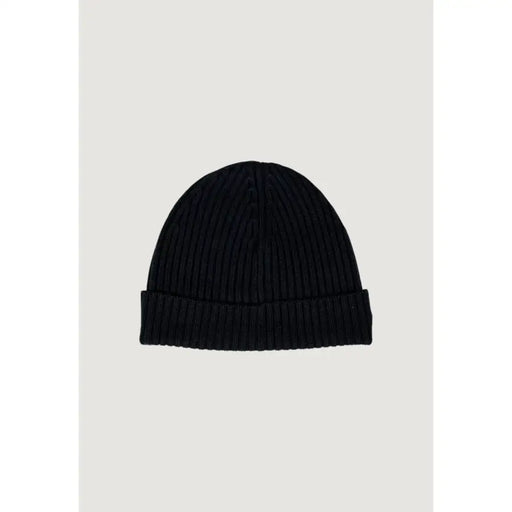 Black ribbed knit beanie with Lacoste logo for stylish winter wear