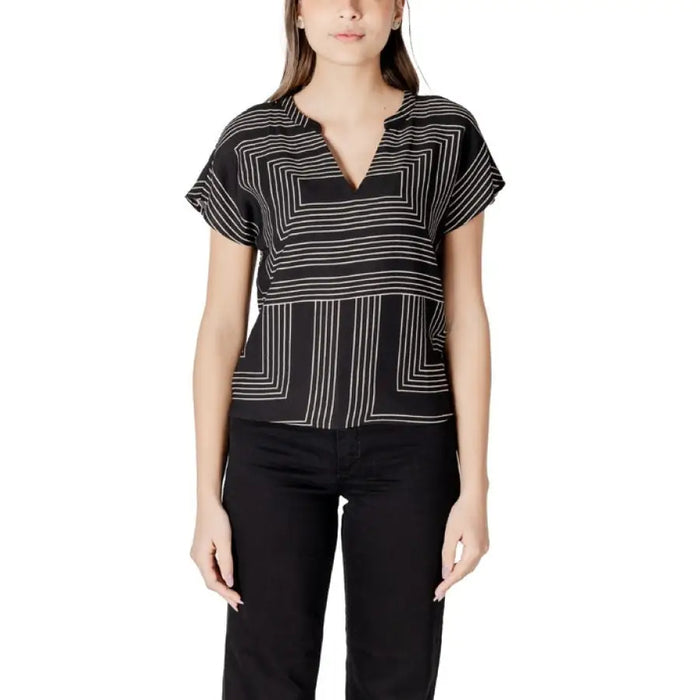 Black and white patterned blouse displayed in the Black and White Patterned Blouse product image