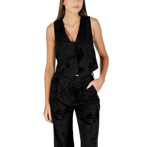 Women’s black floral sleeveless vest and matching trousers from Desigual for women