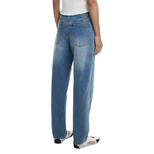 Light wash blue baggy high-waist jeans from Desigual Women Fall Winter collection