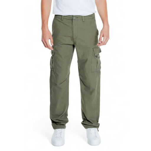 Men’s sage green cargo trousers with six pockets and straight leg fit from Jack & Jones for Fall Winter