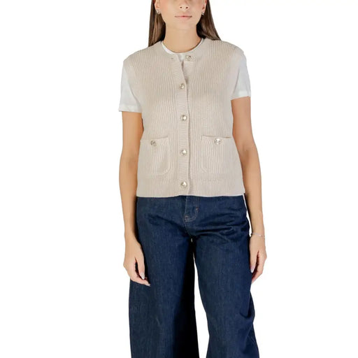 Jacqueline De Yong beige sleeveless ribbed knit button-front vest with patch pockets