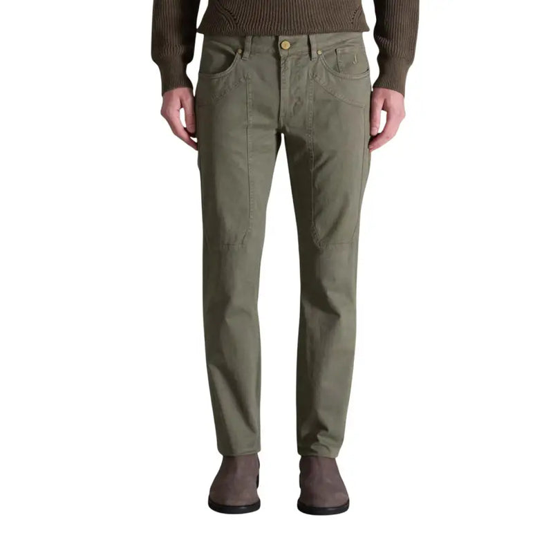 Men’s olive green cotton elastane trousers paired with a dark brown sweater and matching boots