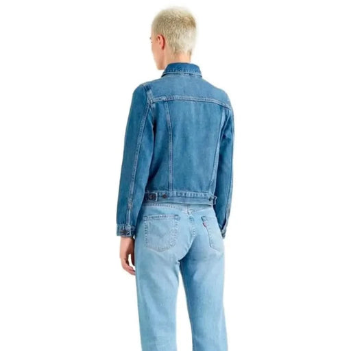 Light blue denim jacket and jeans from Levi’s Women’s collection with side pockets