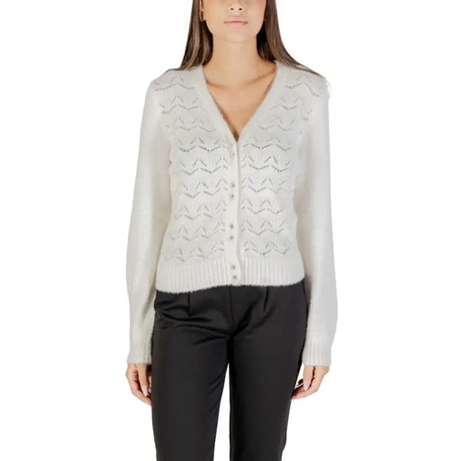 Women’s white fuzzy cardigan with V-neck and button closure from Morgan De Toi
