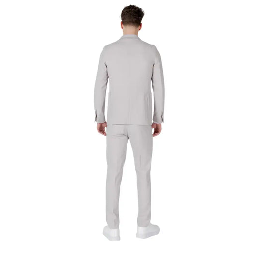 Men’s light grey two-piece suit from Mulish Grey Low V Neck Lapel Collar Spring Summer Men Suit