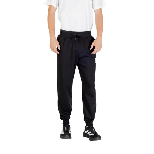 Men’s black athletic jogger pants from The North Face Fall Winter collection