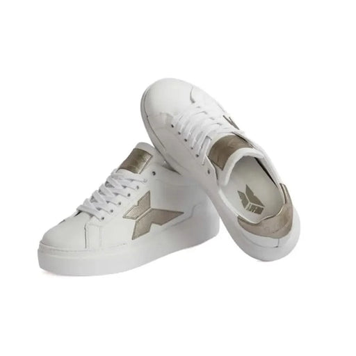 White leather sneakers with metallic accents in Gold Laced Leather Sneaky Women Sneakers