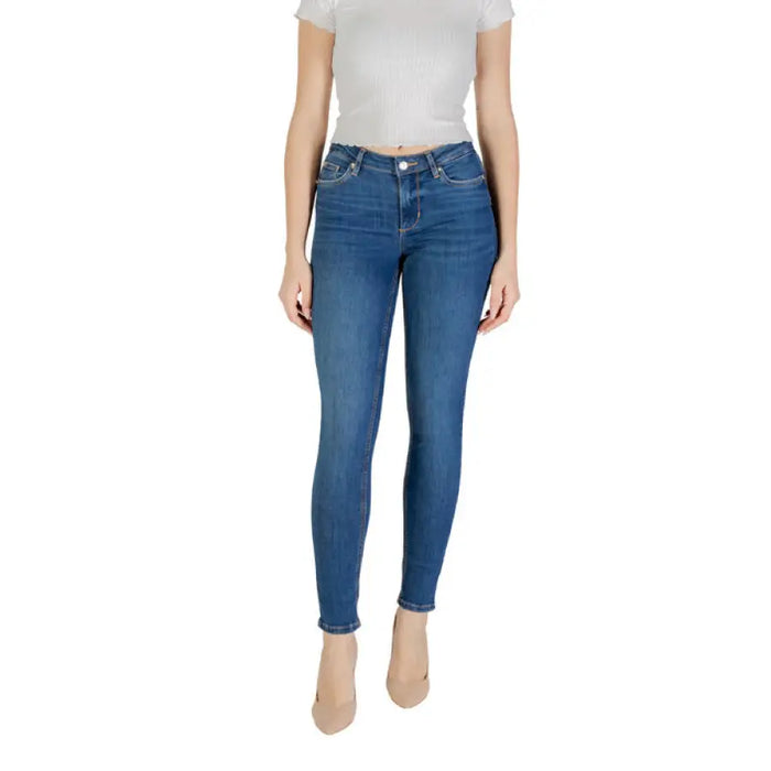Woman wearing stylish blue skinny jeans, perfect for casual or fashionable outfits
