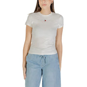 Woman wearing a white short-sleeved T-shirt and light blue wide-leg pants for Tommy Hilfiger Jeans