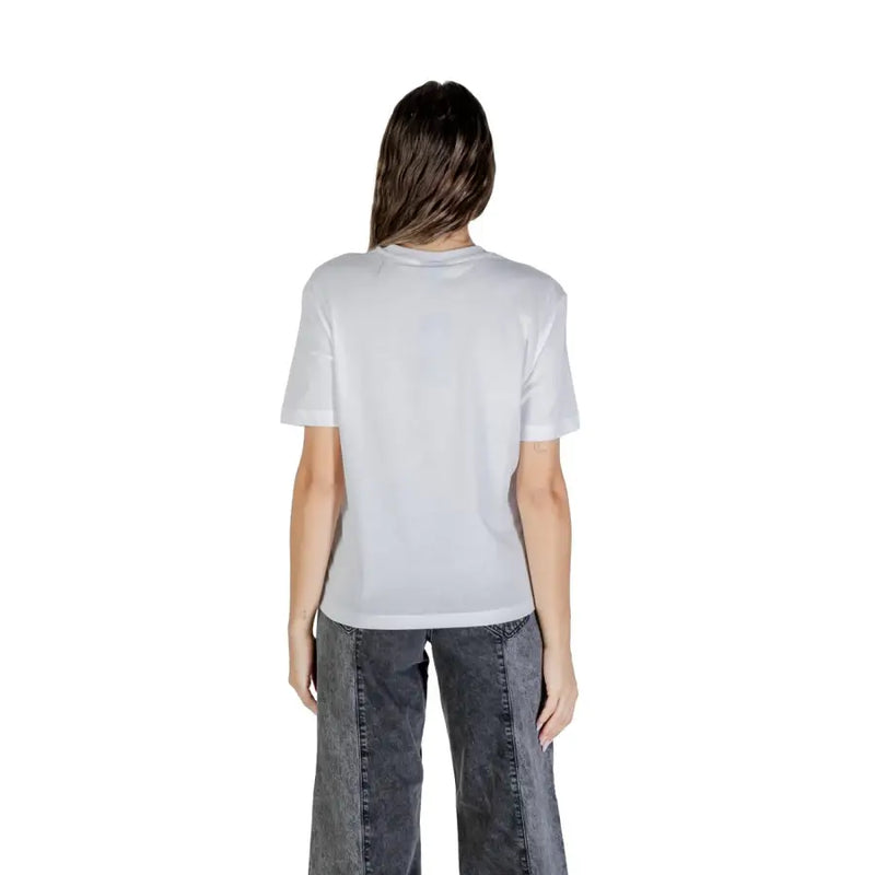Woman wearing Karl Lagerfeld white printed round neck T shirt and grey wide-leg jeans