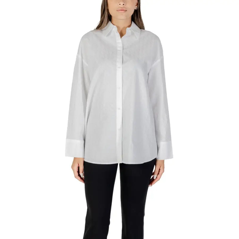 Women’s long-sleeve white cotton shirt with classic collar and cuffs by Armani Exchange