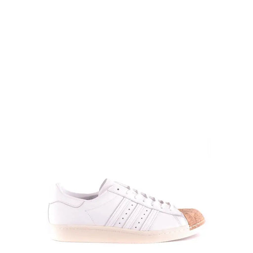 Adidas Baskets en cuir blanc pour homme, style sport, à enfiler, avec bout en liège et semelle en caoutchouc couleur crème.