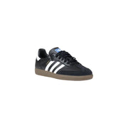 Adidas Baskets homme en cuir noir à rayures blanches, semelle en caoutchouc beige et lacets noirs, idéales pour le printemps et l'été.