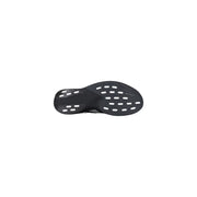 Adidas Baskets pour homme en tissu synthétique noir avec semelle en caoutchouc noir, ornées de découpes ovales blanches et du logo Continental sur le côté arrière du talon.