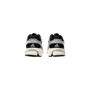 Baskets adidas Originals Control 5 pour homme, noires et argentées, avec tige synthétique et semelle intermédiaire blanche épaisse.