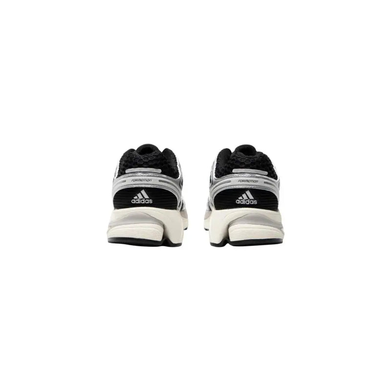 Baskets adidas Originals Control 5 pour homme, noires et argentées, avec tige synthétique et semelle intermédiaire blanche épaisse.