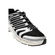 Adidas Baskets Originals Control 5 pour homme, noires en synthétique avec empeigne en mesh noir et argent, bandes métalliques et semelle intermédiaire blanche.