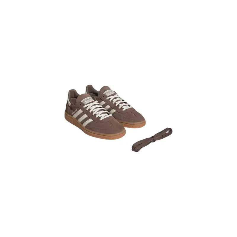 Adidas Baskets Originals pour homme, modèle spécial handball, en cuir suédé marron avec rayures blanches et lacets assortis.