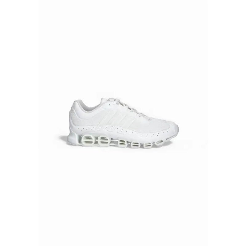 Baskets blanches adidas Originals Megaride pour homme, en synthétique, avec un design minimaliste et élégant et une semelle à coussin d'air distinctive.