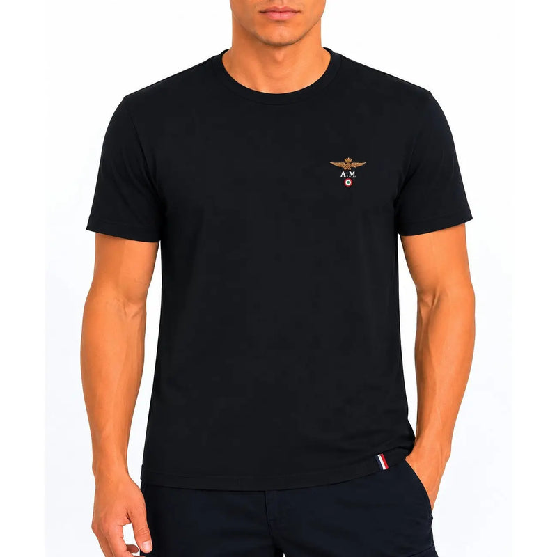 Coton homme aéronautique militaire noir t-shirt avec logo brodé en or et étiquette rouge, blanche et bleue sur l'ourlet inférieur droit