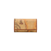 Portefeuille zippé Alviero Martini Prima Classe pour femme, en cuir beige, orné d'une carte vintage et d'une illustration de navire (texte Gronland).