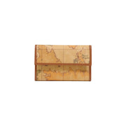 Portefeuille femme Alviero Martini Prima Classe en polyuréthane camel, orné d'un motif de carte vintage et de finitions en cuir marron clair.