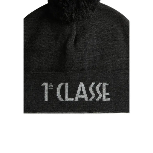 Bonnet noir en maille Alviero Martini Prima Classe avec pompon duveteux et broderie « 1ère classe ».