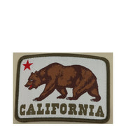 Casquette American Needle Men beige en polyester avec écusson ours brun, étoile rouge et inscription « California » sur fond blanc, bordé de vert olive.