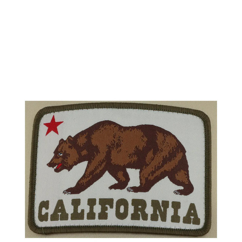 Casquette American Needle Men beige en polyester avec écusson ours brun, étoile rouge et inscription « California » sur fond blanc, bordé de vert olive.
