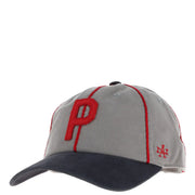 Casquette de baseball pour homme en coton gris American Needle, modèle SMU714A, avec logo « p » brodé rouge et visière contrastante bleu marine.