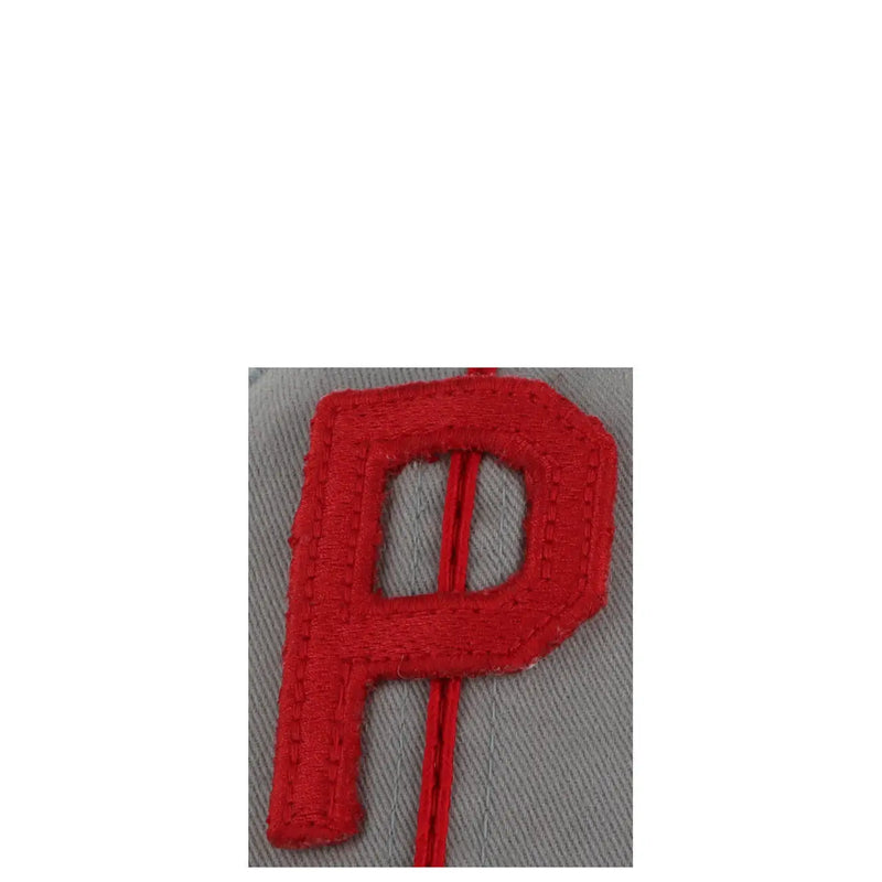 Casquette American Needle Men grise en coton imprimé avec un écusson brodé en forme de lettre P rouge sur le devant