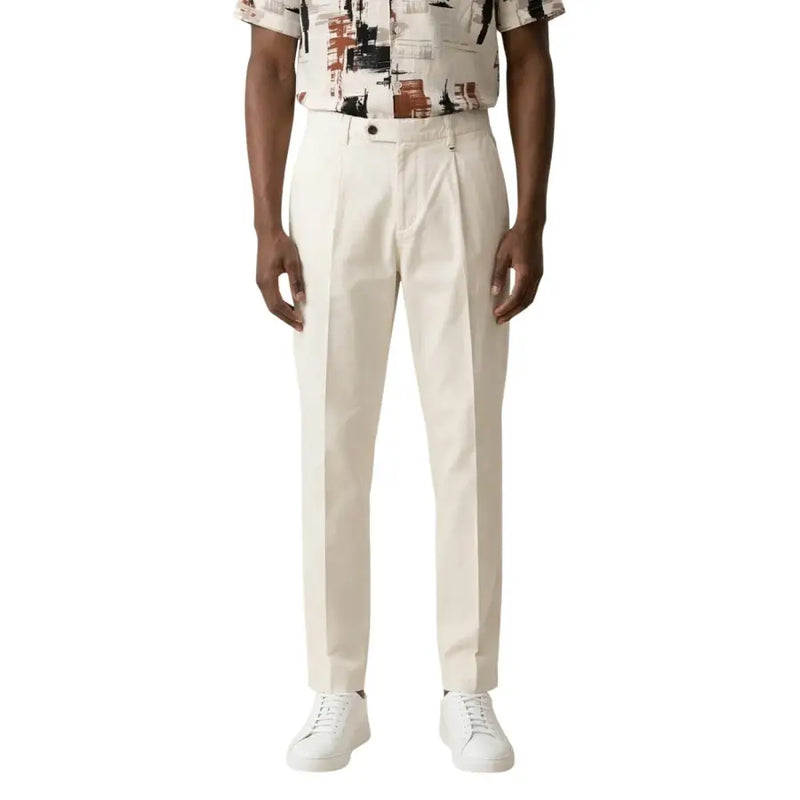 Antony Morato Pantalon en coton et lin noir pour homme, coupe ajustée, présenté ici comme un pantalon chino plissé couleur crème.