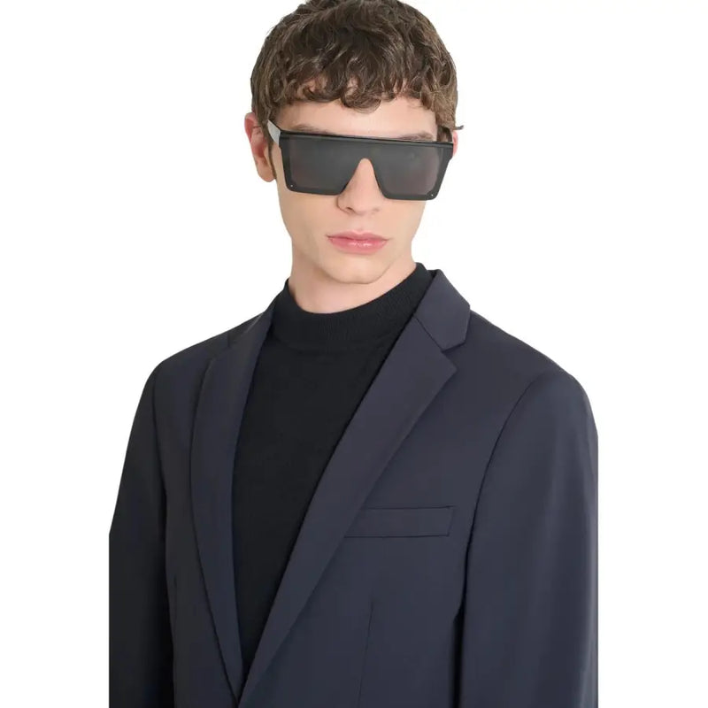 Lunettes de soleil rectangulaires noires au design élégant et aux verres teintés foncés, associées à antony morato blazer bleu en polyamide pour homme