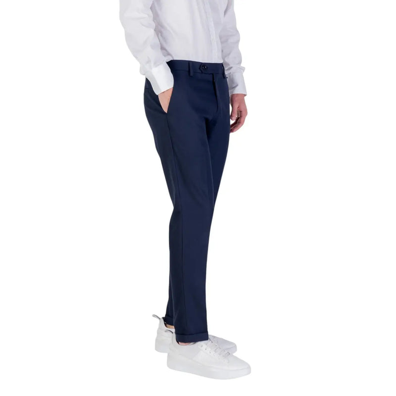 Antony Morato Pantalon bleu marine pour homme en viscose mélangée, coupe droite ajustée et détails de coutures latérales discrets.