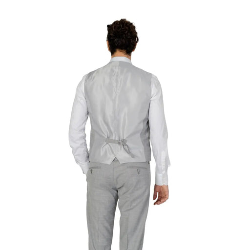 Antony morato Gilet sans manches gris uni en satin pour homme, boutonné, dos nu, boucle de ceinture assortie et subtilement brillant.