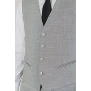 Un gilet gris texturé sur mesure par antony morato avec boutons argentés et poches à rabat pour hommes