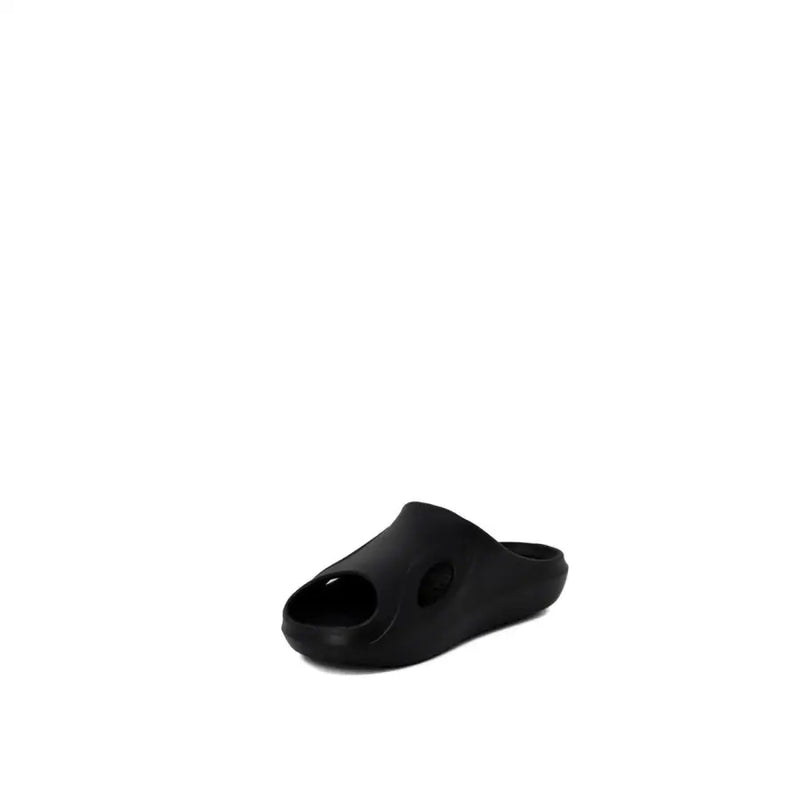 Antony Morato Pantoufles en caoutchouc noir pour homme, pointure 3, au design minimaliste et élégant, avec deux découpes circulaires sur la semelle intérieure.