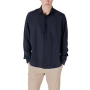 Antony Morato Chemise pour homme présentant une élégante coupe bleu marine foncé à manches longues boutonnée, avec un col classique et des poignets roulés.