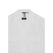 Chemise homme blanche en coton à boutons, avec deux poches avant et un col orné de antony morato étiquette de marque à l'intérieur