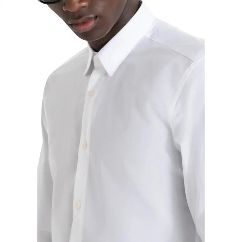 Antony Morato Chemise blanche pour homme, avec un col impeccable et des plis discrets, confectionnée dans un tissu de qualité supérieure.