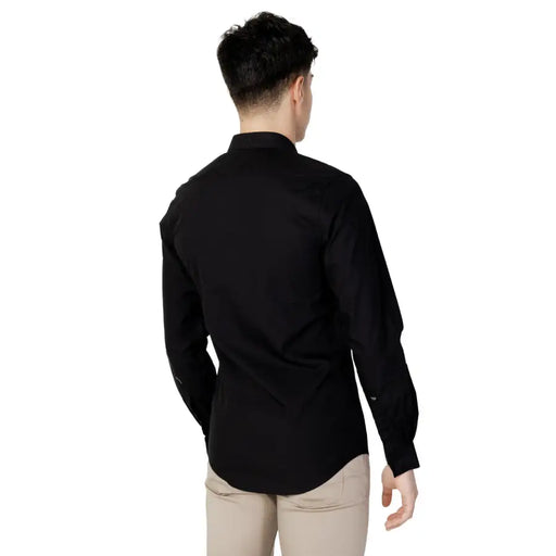 Antony Morato Chemise homme noire à manches longues, col classique et coupe ajustée, vue de face