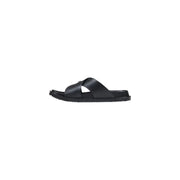 Antony Morato Pantoufles pour hommes Kry noires, sandales à bout ouvert en cuir noir, design minimaliste et semelle en caoutchouc texturé.