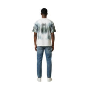 Antony Morato hommes t-shirt Blanc avec un imprimé abstrait symétrique de feuilles de palmier dans des tons verts et gris.