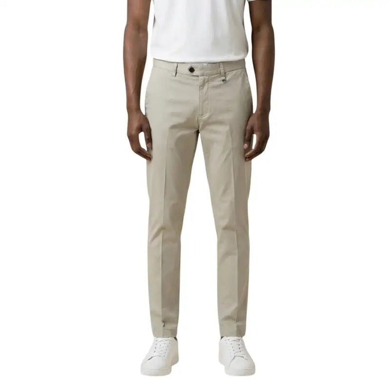 Beige Antony Morato Pantalon pour homme en tissu chino, à la coupe nette et ajustée et aux plis discrets.