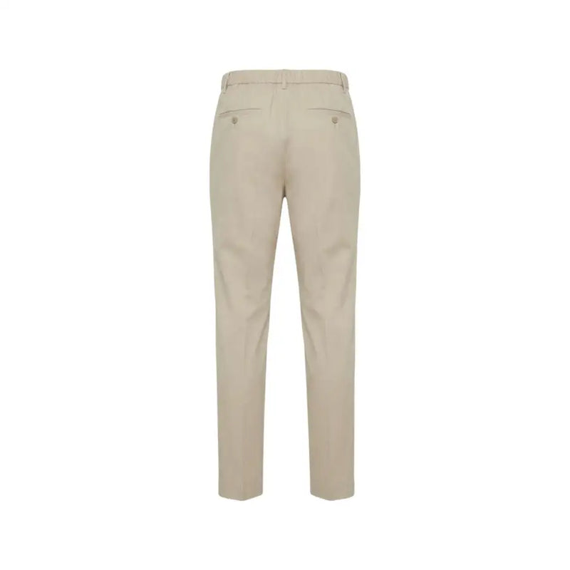 Pantalon chino beige de Antony Morato pour hommes, avec une coupe ajustée et des détails de couture discrets.