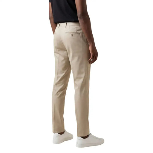 Antony Morato Pantalon chino beige pour homme, à la coupe ajustée et élégante, avec des détails de couture discrets pour une allure raffinée.