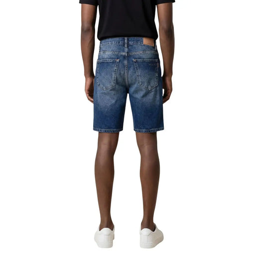 Antony Morato Short pour homme en denim bleu délavé avec poches arrière classiques (vue de dos)